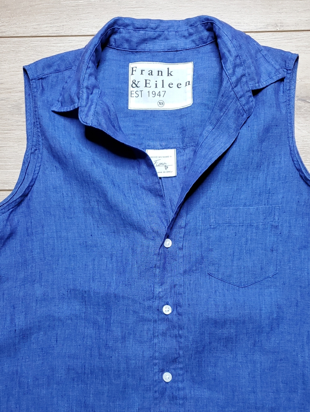 Frank & Eileen Sleeveless Button Down Shirt in Famous Blue Womens Size XS - Picture 2 of 7